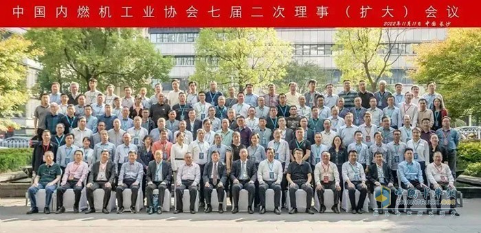 解放動力,發(fā)動機