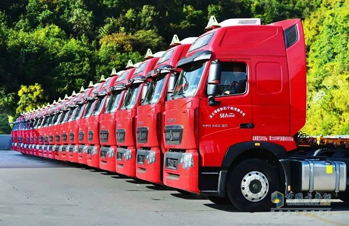 20輛豪沃T7H危化品牽引車