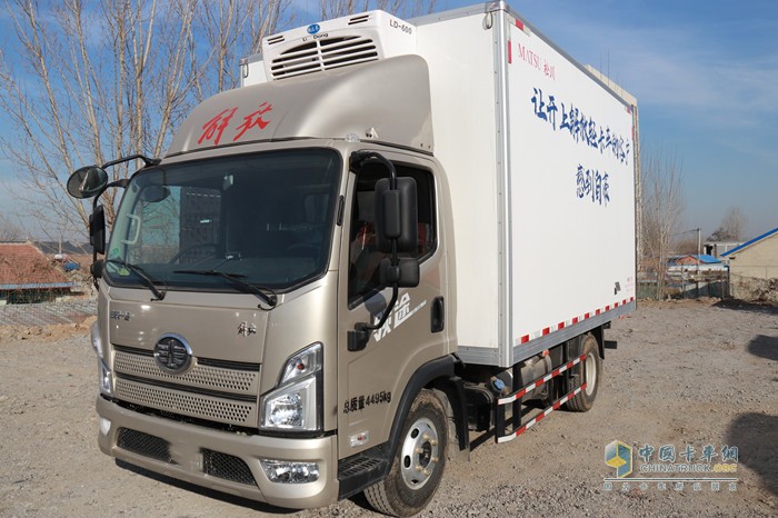 解放領(lǐng)途冷藏車(chē)
