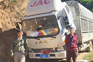 陡坡救援驚險(xiǎn)連連 江淮1卡1號(hào)服務(wù)沖在前！