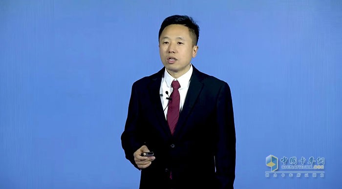 福田汽車集團(tuán)研發(fā)副總裁鹿政華講解福田汽車科技創(chuàng)新戰(zhàn)略與階段性成果