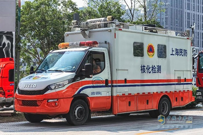 民防進(jìn)口依維柯核化檢測(cè)車