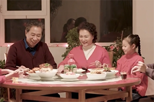 中國重汽《車輪上的年夜飯》系列微電影 暖心守護吉祥年