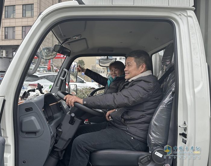 從純電換到混動 長沙楊師傅夫婦這么評價“混動1號”駿鈴聚寶盆！