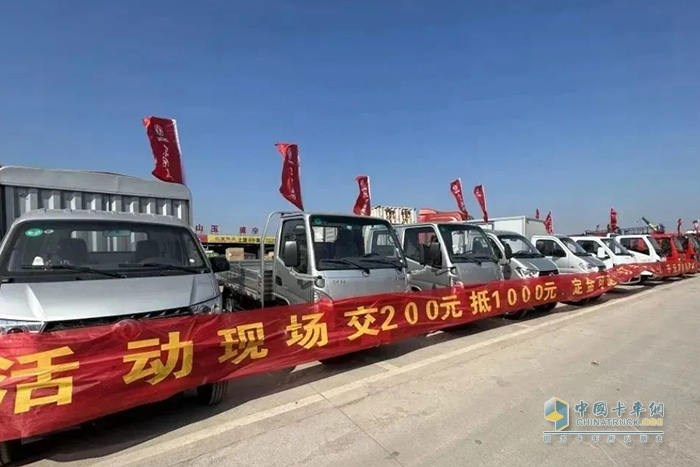 斬獲訂單19臺！東風輕型車為卡友運輸添彩頭