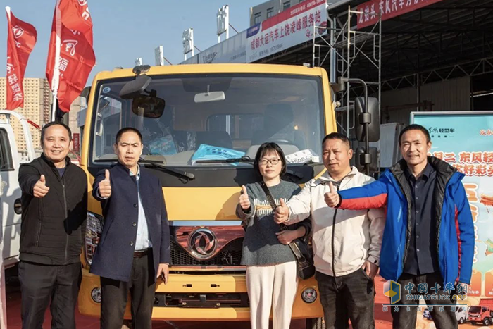 斬獲訂單19臺！東風輕型車為卡友運輸添彩頭