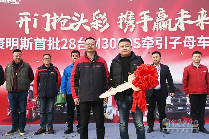 首批發(fā)車！陜汽康明斯運煤子母車實力開啟熱銷模式