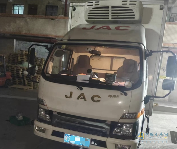 卡友運(yùn)輸時(shí)間緊，江淮1卡1號(hào)服務(wù)狂飆送救援