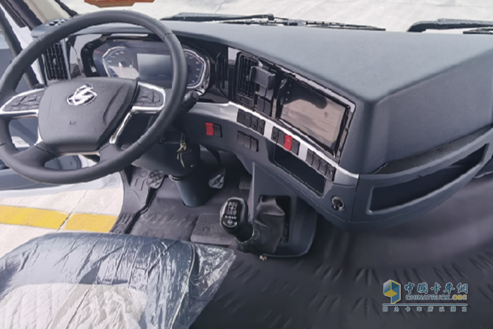 乘龍H5 8×4充電攪拌車，帶你告別油價(jià)焦慮