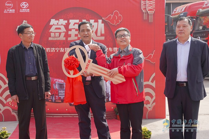 助力長(zhǎng)途煤炭高效運(yùn)輸，紅巖杰虎H6牽引車批量交付山東用戶