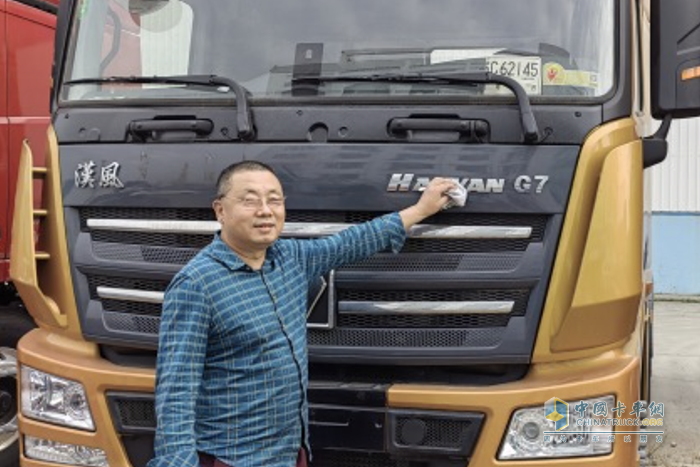 七年時間，施先生攜手徐工漢風(fēng)成為車隊(duì)老板