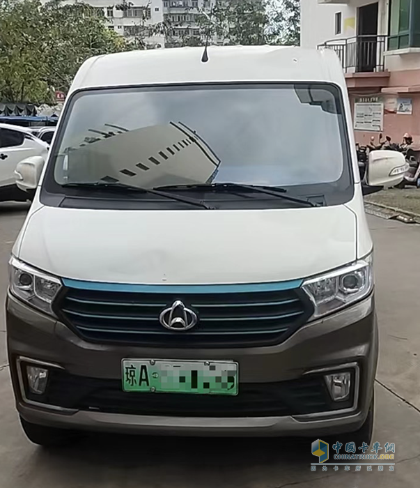 開長(zhǎng)安跨越星V5 EV跑運(yùn)輸，海南黃師傅的致富之道