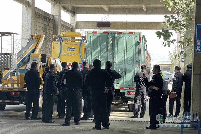 讓出行更安全，奧鈴M卡成為?？凇傲廖残袆?dòng)”教案車