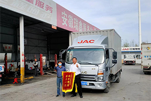 深夜救援、跟車維修，江淮1卡1號服務(wù)是卡友運(yùn)輸?shù)馁N心保障
