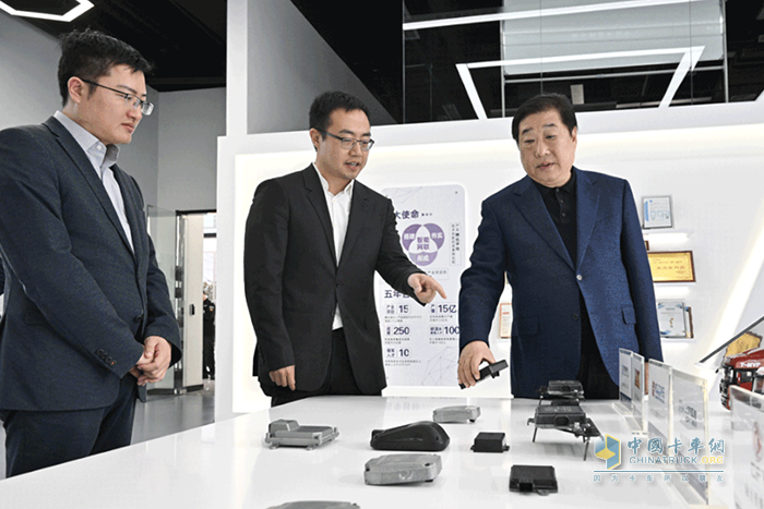 譚旭光：科技不能用資本包裝，青年科學(xué)家要清楚財富不是從天上掉下來的！