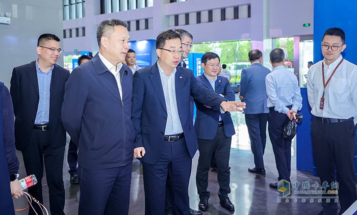 回望研發(fā)四十載，東風(fēng)商用車將超越自我砥礪前行