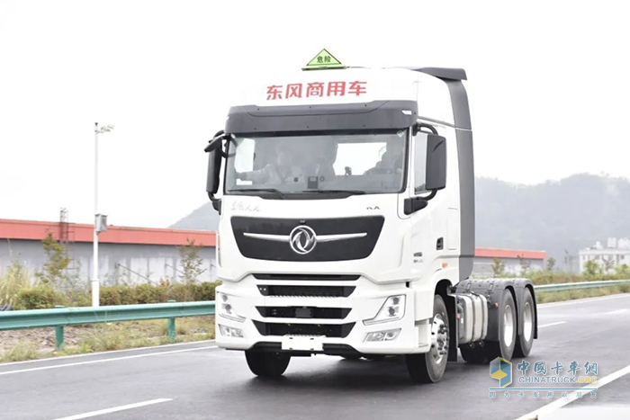 杠杠的！東風(fēng)商用車再獲300輛危險(xiǎn)品牽引車采購(gòu)大單！