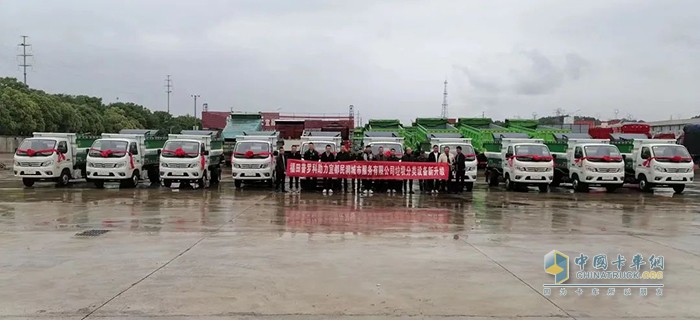 福田普羅科進(jìn)高位自裝卸式環(huán)衛(wèi)車獲客戶高度認(rèn)可