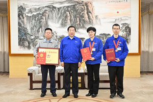 譚旭光：以勞模精神、勞動(dòng)精神、工匠精神創(chuàng)造高質(zhì)量發(fā)展新業(yè)績！