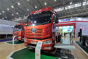 解放J6P經(jīng)典版LNG牽引車低自重、低氣耗，廣大卡友的不二選擇