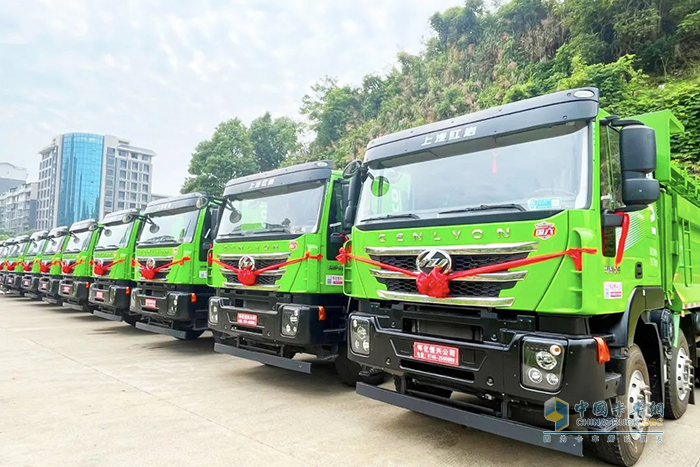 十年用車(chē) 就選紅巖，紅巖杰獅C6自卸車(chē)批量交付湖南懷化用戶(hù)
