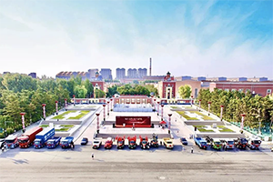 超燃七代車巡游！解放卡車為中國汽車工業(yè)及建廠70周年獻(xiàn)禮