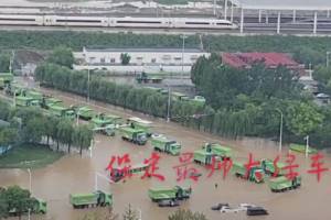 暴雨突襲保定，乘龍H5新能源變身“最帥渣土車”