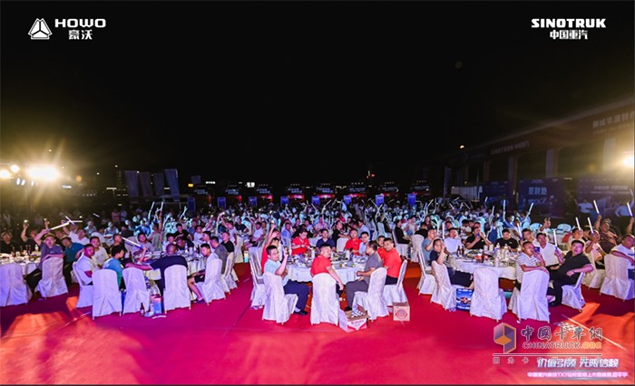 冠縣沸騰夜！中國重汽豪沃TX7星耀上市，現(xiàn)場認(rèn)購高達(dá)267輛
