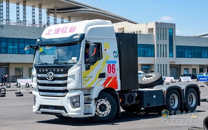 “氫”裝上陣！“冠軍車型”紅巖杰獅氫燃料電池重卡實力出擊