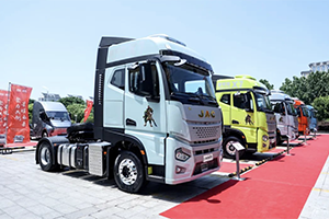 快遞快運(yùn)“新星”，跑長(zhǎng)途就選江淮星耀X7 4×2牽引車！