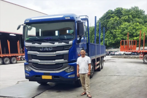 喜提格爾發(fā)載貨車，駕駛后，鄧老板終于說出心里話