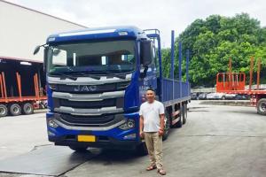 喜提格爾發(fā)載貨車，駕駛后，鄧?yán)习褰K于說出心里話