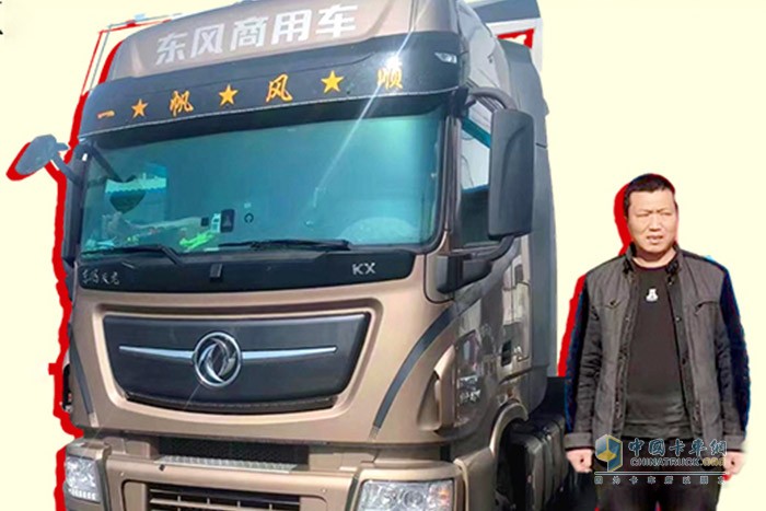 來自石家莊的卡友石師傅，選擇了東風(fēng)天龍旗艦KX520馬力車型運送快遞。