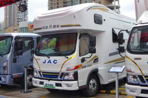 輕卡也能做房車？江淮1卡駿鈴聚寶盆混動(dòng)房車為你打開(kāi)旅行新方式！