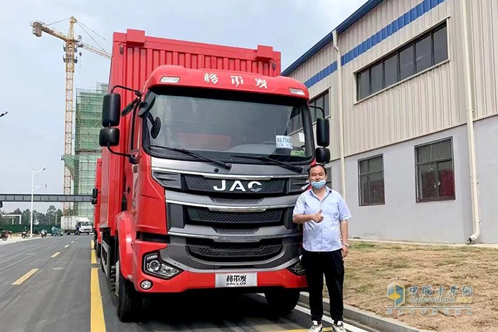 此次與車企大客戶簽訂120輛重卡戰(zhàn)略合作協(xié)議，也再次向市場證明了江淮重卡的卓越性能與高端品質(zhì)。
