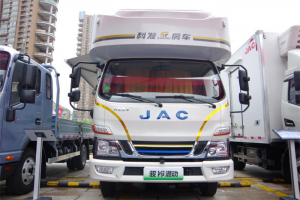 選擇江淮1卡駿鈴聚寶盆混動房車，打開“十一”黃金周旅行新方式