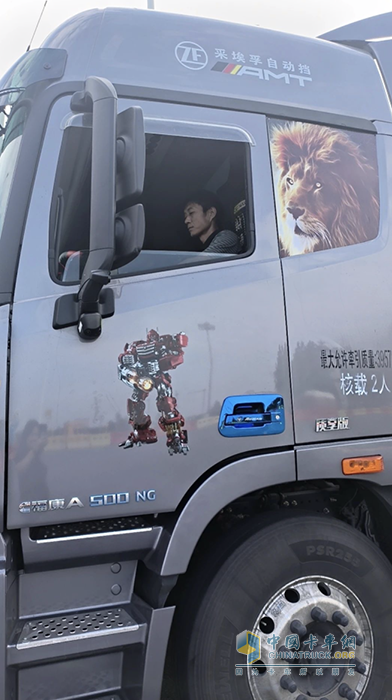 疆煤外運戰(zhàn)場，歐曼GTL500燃氣車助陣，氣場全開！