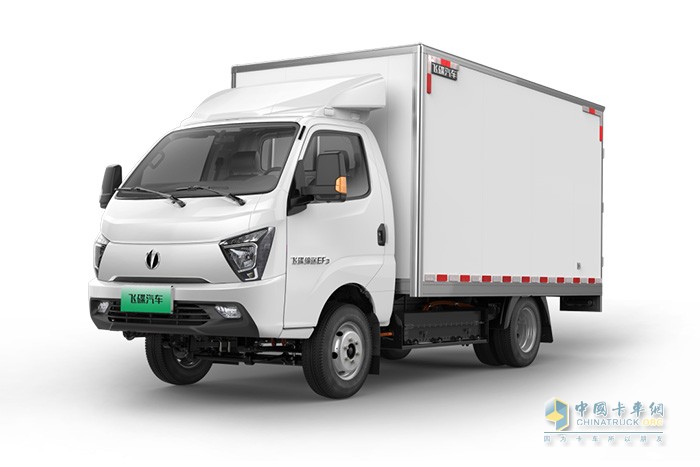　城配運(yùn)輸市場(chǎng)競(jìng)爭(zhēng)激烈，想要脫穎而出，車(chē)輛裝備至關(guān)重要，為更好順應(yīng)市場(chǎng)和用戶(hù)需求，飛碟締途EF3“大承載純電城市小卡”，以獨(dú)特的設(shè)計(jì)理念、卓越的性能表現(xiàn)以及精準(zhǔn)的場(chǎng)景化定制，為用戶(hù)提供更加高效、節(jié)能、安全的運(yùn)輸解決方案。
