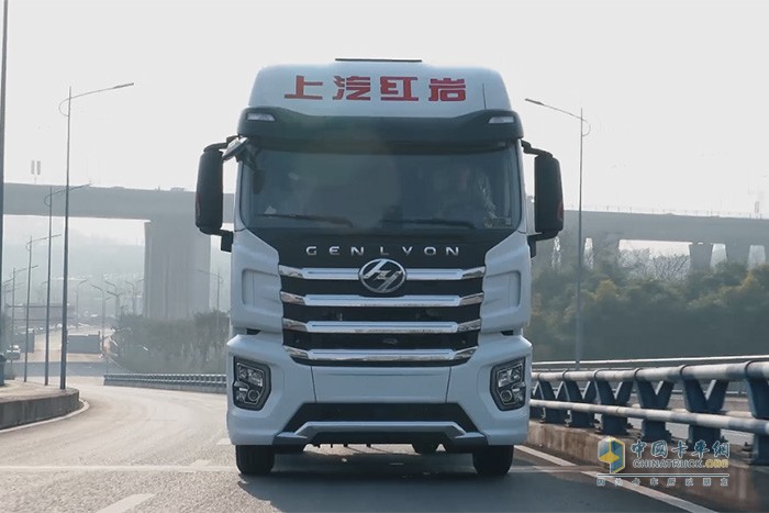“極致能量回收”是上汽紅巖將新能源技術(shù)與智能化技術(shù)充分融合的典型案例之一，采用線性多檔位超級(jí)能量回收，以最高70%的回收率領(lǐng)先行業(yè)。