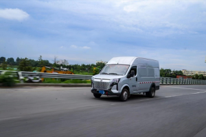 好車帶產(chǎn)銷，東風(fēng)御風(fēng)V9+成車隊(duì)老板致富利器