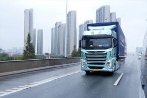 高效低耗 解放鷹途完美保障以分鐘計(jì)算的汽車零配件運(yùn)輸