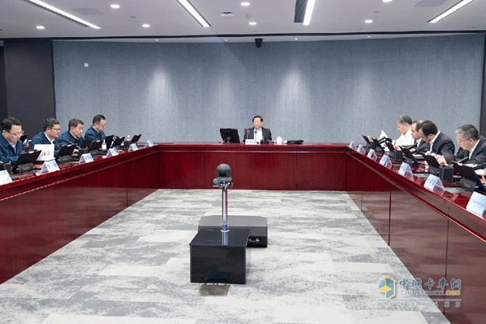 　　11月18日，譚旭光在濟南召開山東重工·中國重汽各權屬公司2024年度預算終審會，評估2023年預算完成情況，明確2024年戰(zhàn)略重點并提前籌劃安排預算。