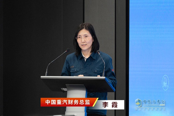 　　譚旭光對山東重工工程機械業(yè)務提出要求：  　　集團工程機械業(yè)務已實現(xiàn)全面盈利，要在競合中實現(xiàn)差異化優(yōu)勢!  　　譚旭光說，2024年全集團要實現(xiàn)雙位數(shù)增長，研發(fā)投入不限量，保持結構調整優(yōu)勢，全面進入發(fā)展的快車道!