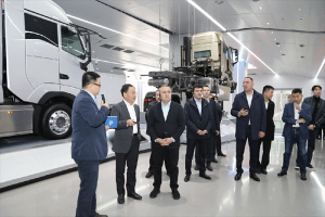 共建“一帶一路” 譚旭光與烏茲別克斯坦汽車工業(yè)股份公司董事會(huì)主席就重卡合作落地開(kāi)展交流