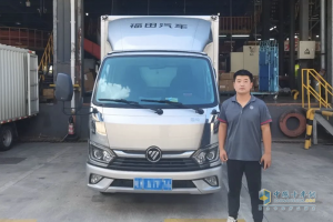 走街串巷開什么車？順豐小哥曹師傅，“奧鈴M卡，小巧靈活剛剛好”