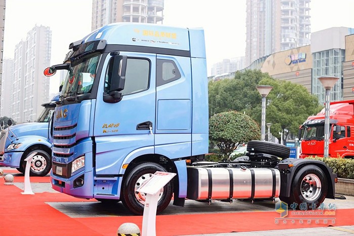 江淮重卡牽引車天團(tuán)，耀世登場！