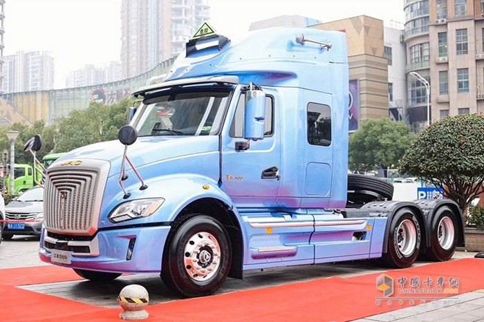江淮重卡牽引車天團(tuán)，耀世登場！