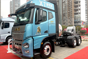 江淮星耀6×4天然氣牽引車，為快遞快運(yùn)開源又節(jié)流
