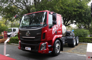 合規(guī)運輸還能賺 乘龍H5 LNG子車成資源運輸新利器