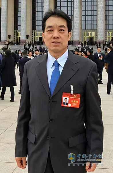 政協(xié)委員建議增設(shè)自動擋貨車駕駛證類別
